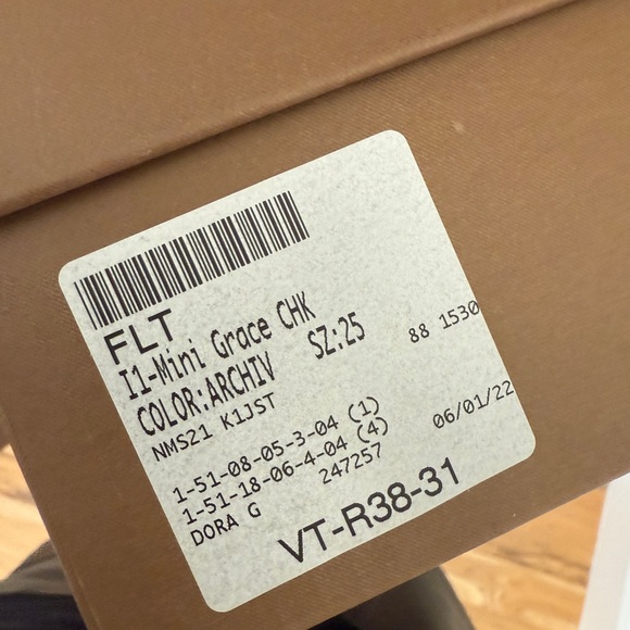 Burberry Grace Beige and Black Plaid Ballet Flat Shoe Girls s25 - Picture 8 of 8